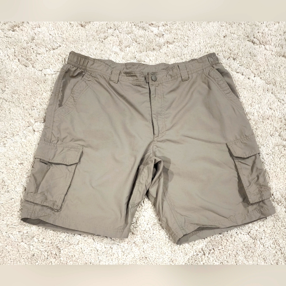 LL Bean Lightweight Nylon Khaki 6 Pocket Cargo Performance Hiking Shorts .XL